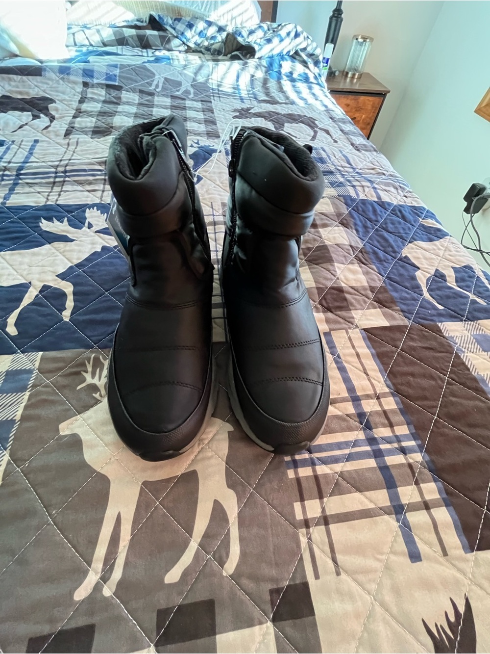 NWT BAREFOOT SNOW BOOTS WATERPROOF SIZE 7